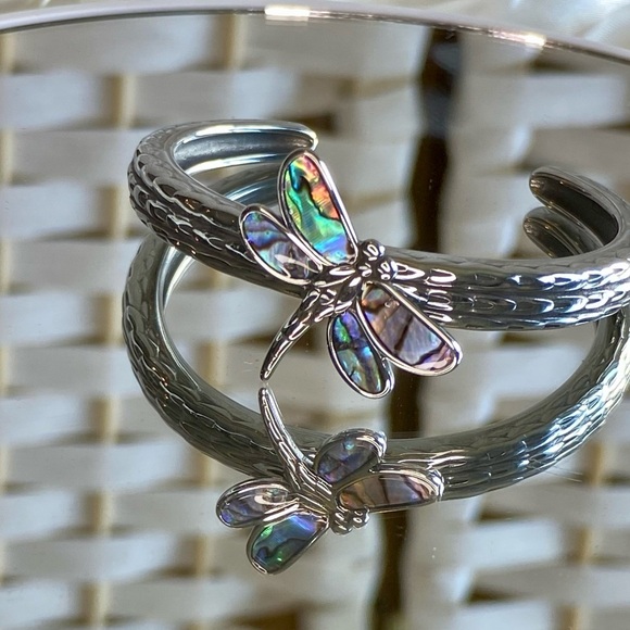 NWT Abalone Shell Dragonfly Cuff Bracelet in Black Oxidized Stainless Steel 7.5” - Picture 3 of 8
